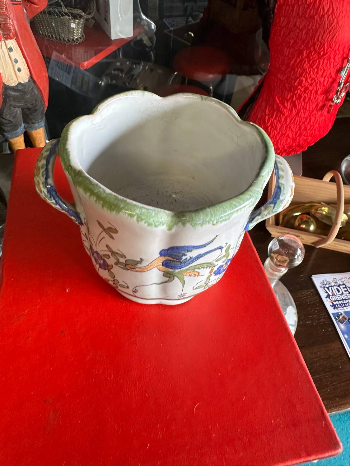 Pocket tray in moustiers