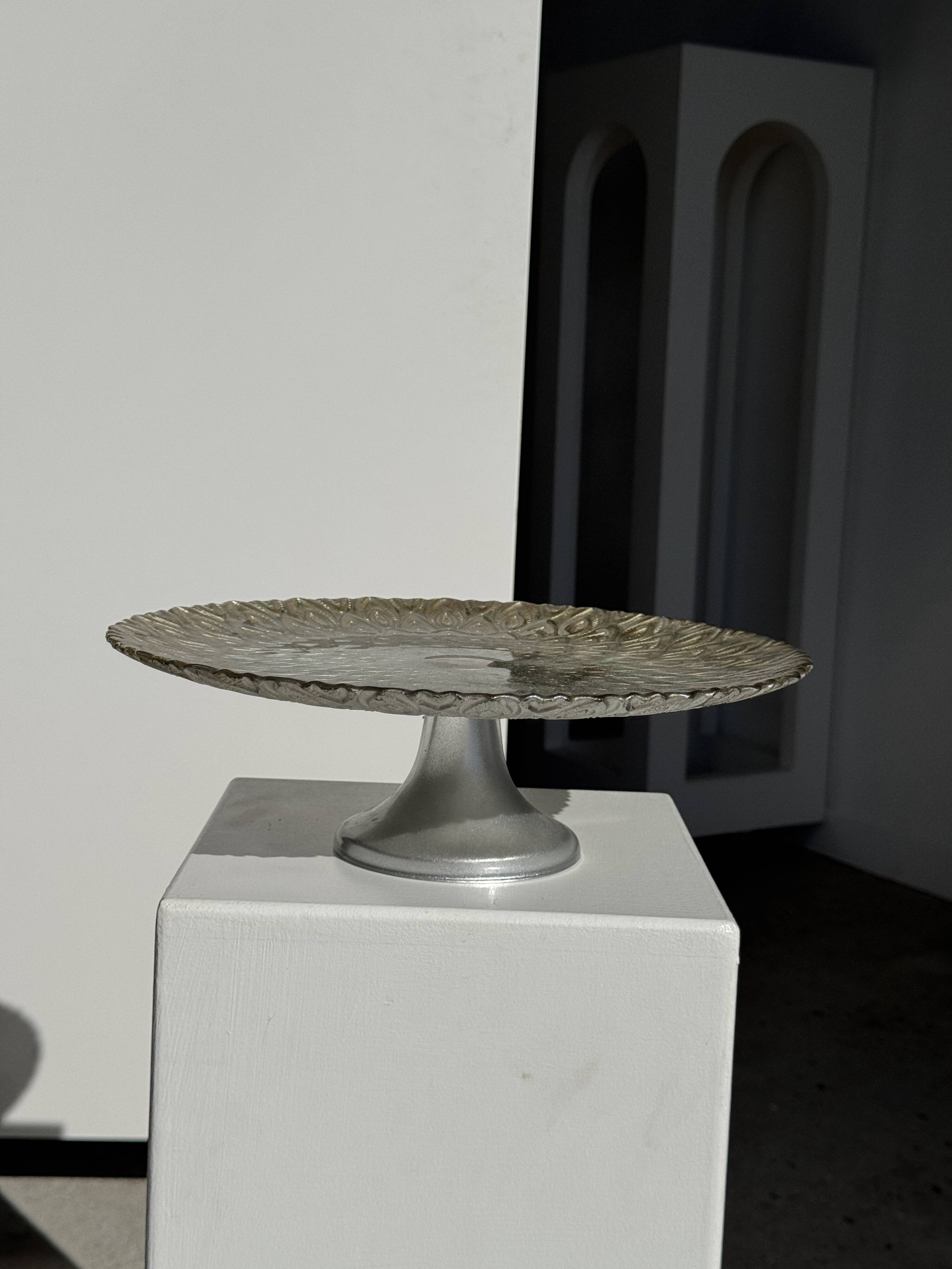 Cake stand on pedestal in glass with peacock feather effect D33 H10