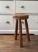 Tabouret tripode en bois massif