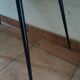 Table basse avec pieds compas