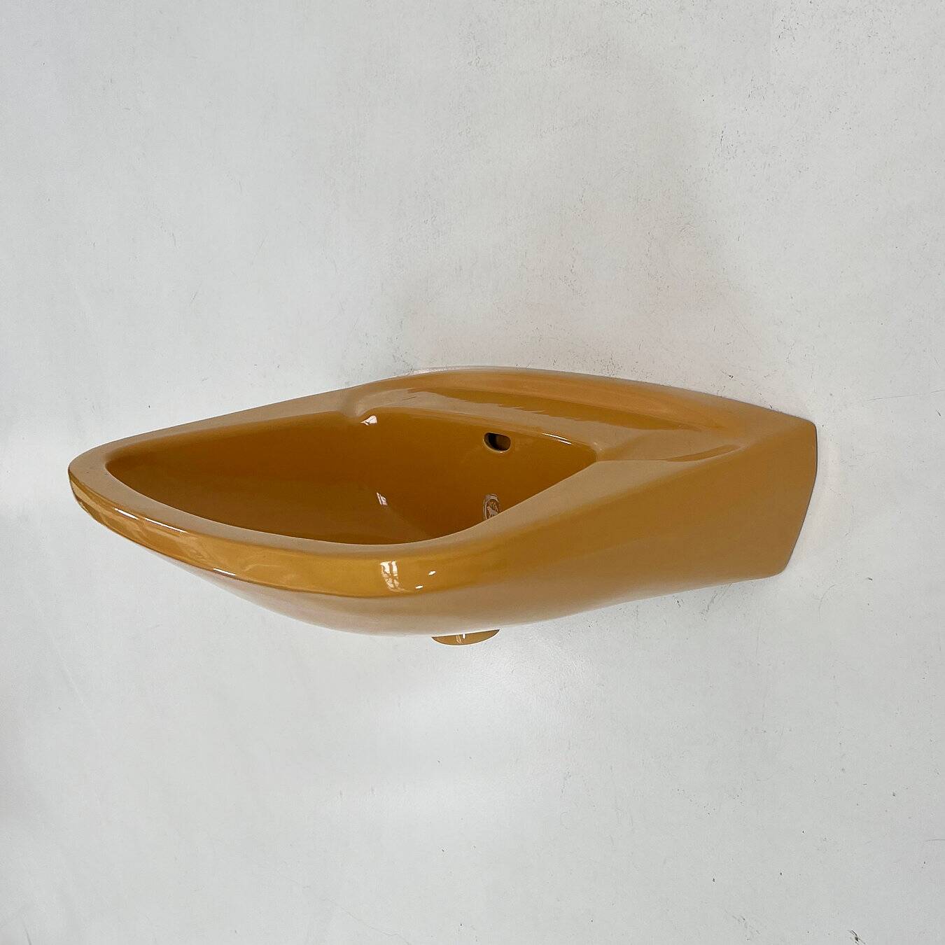 Pair of sinks, 1 mustard and 1 pink from Keramag Keravit, 1980.