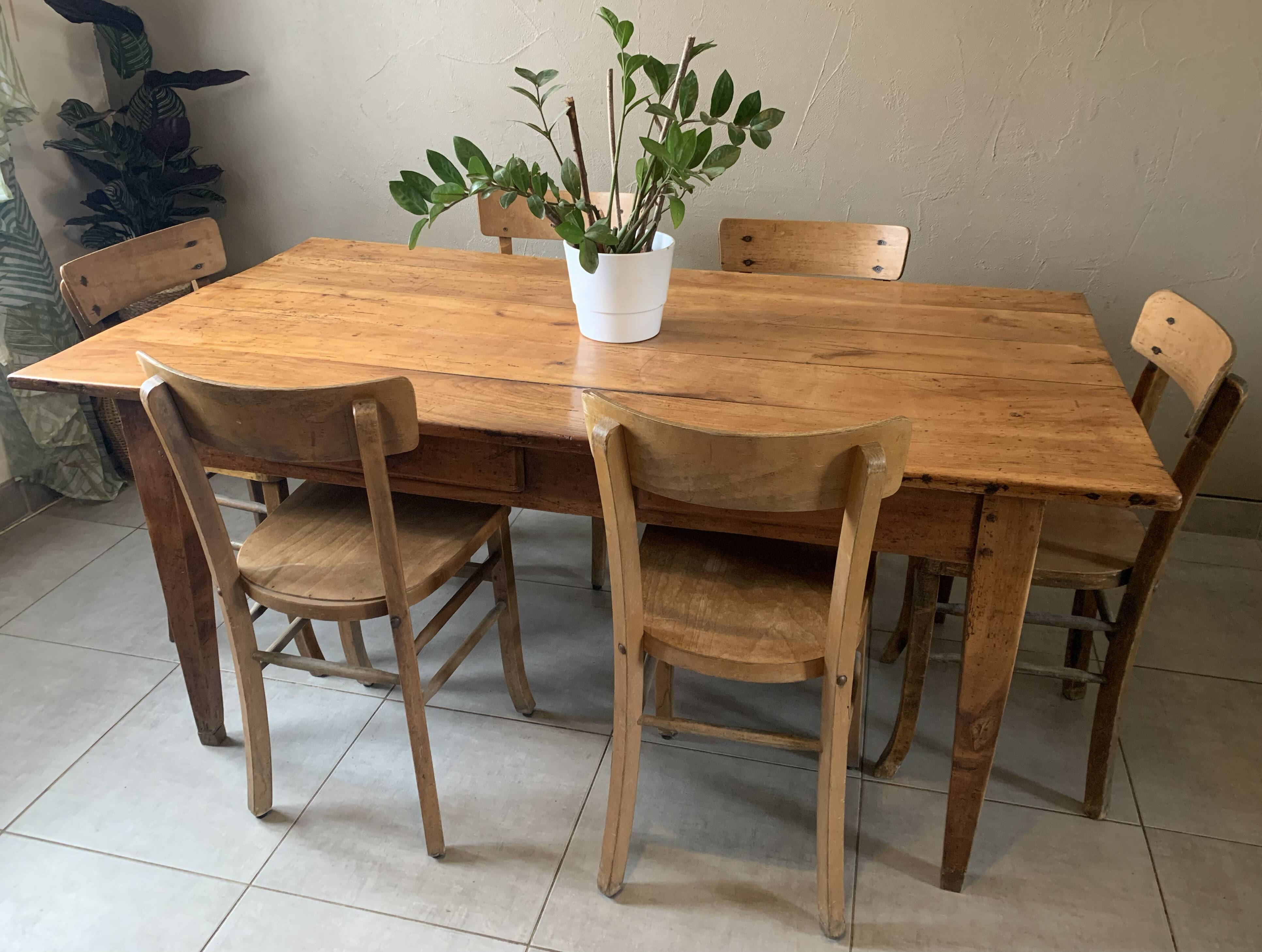 Large vintage farmhouse table from the 50s in solid wood (oak)