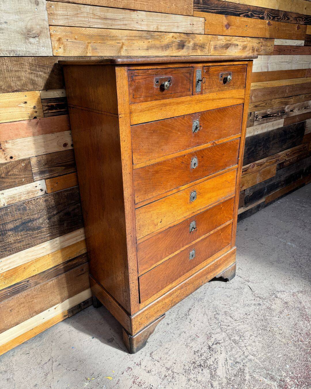 Walnut chest of drawers