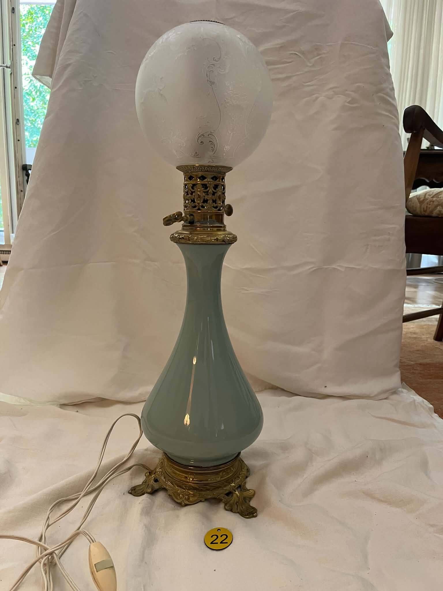 Oil lamp in celadon and bronze with its original glass globe, 19th century.