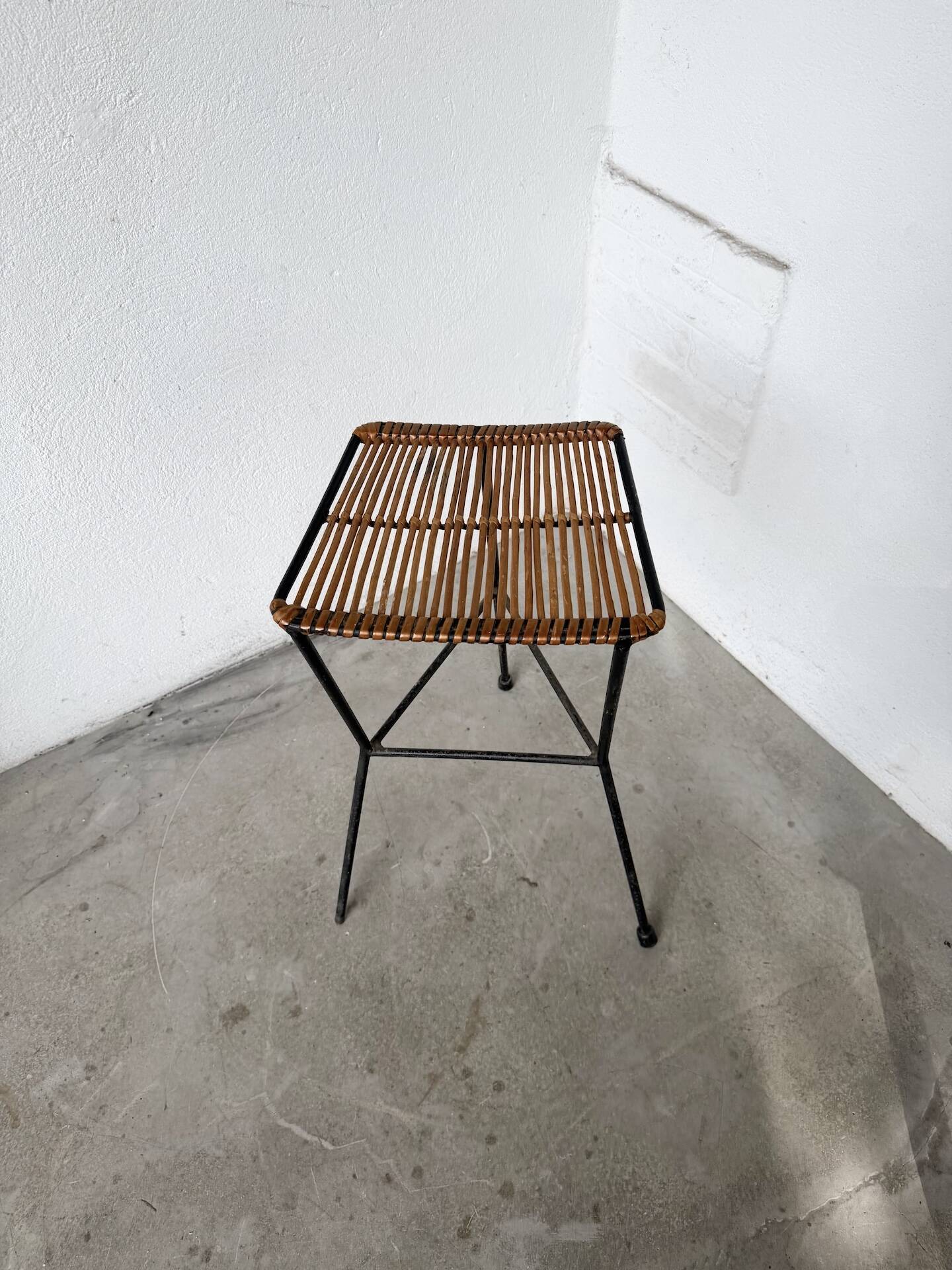 Wicker and metal stool Dennis Lennon 1950