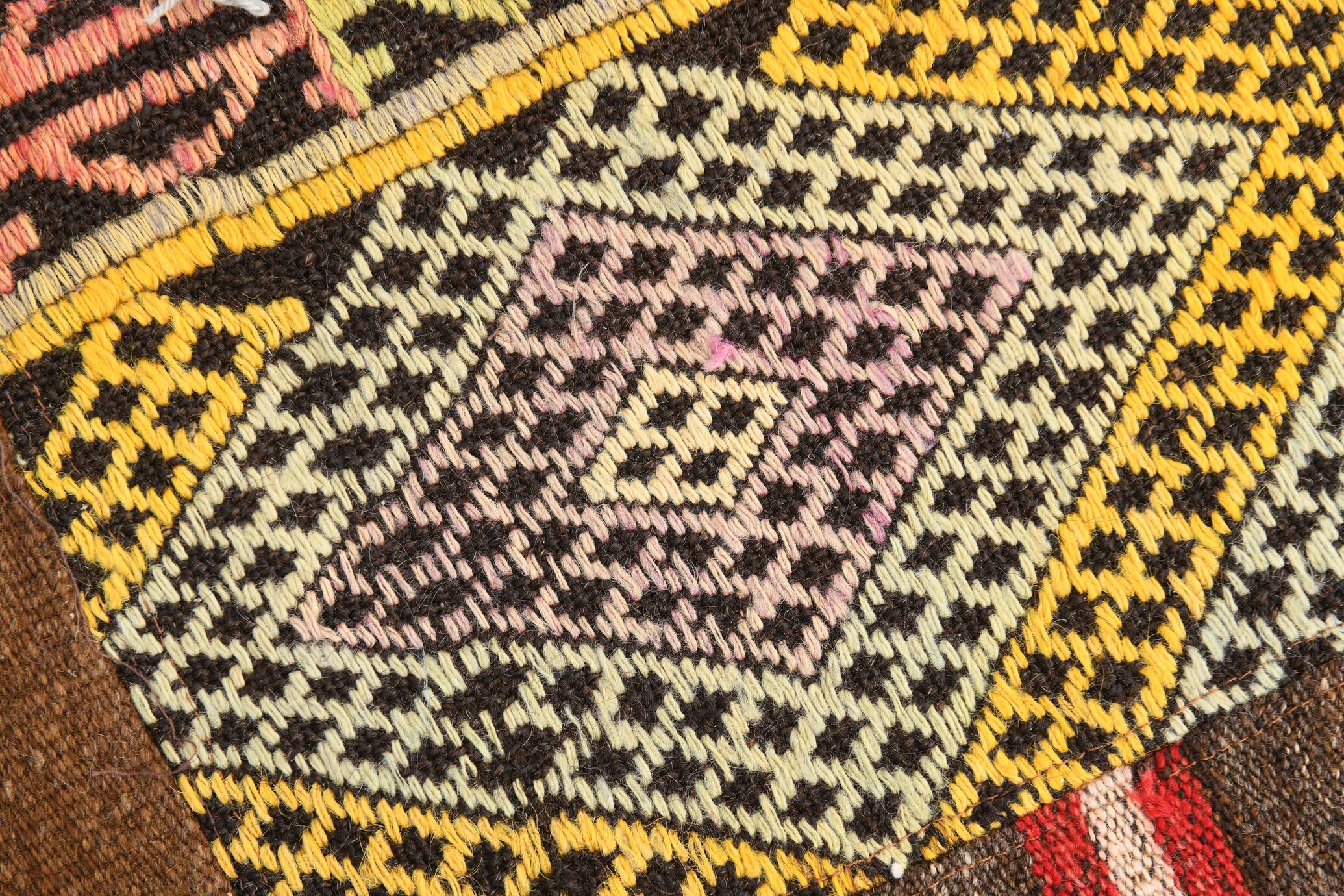 Tapis Kilim fait main contemporain rouge et marron, 165x240 cm