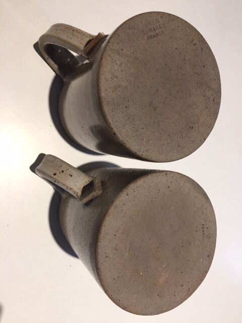 Duo of mugs mugs in Marais sandstone
