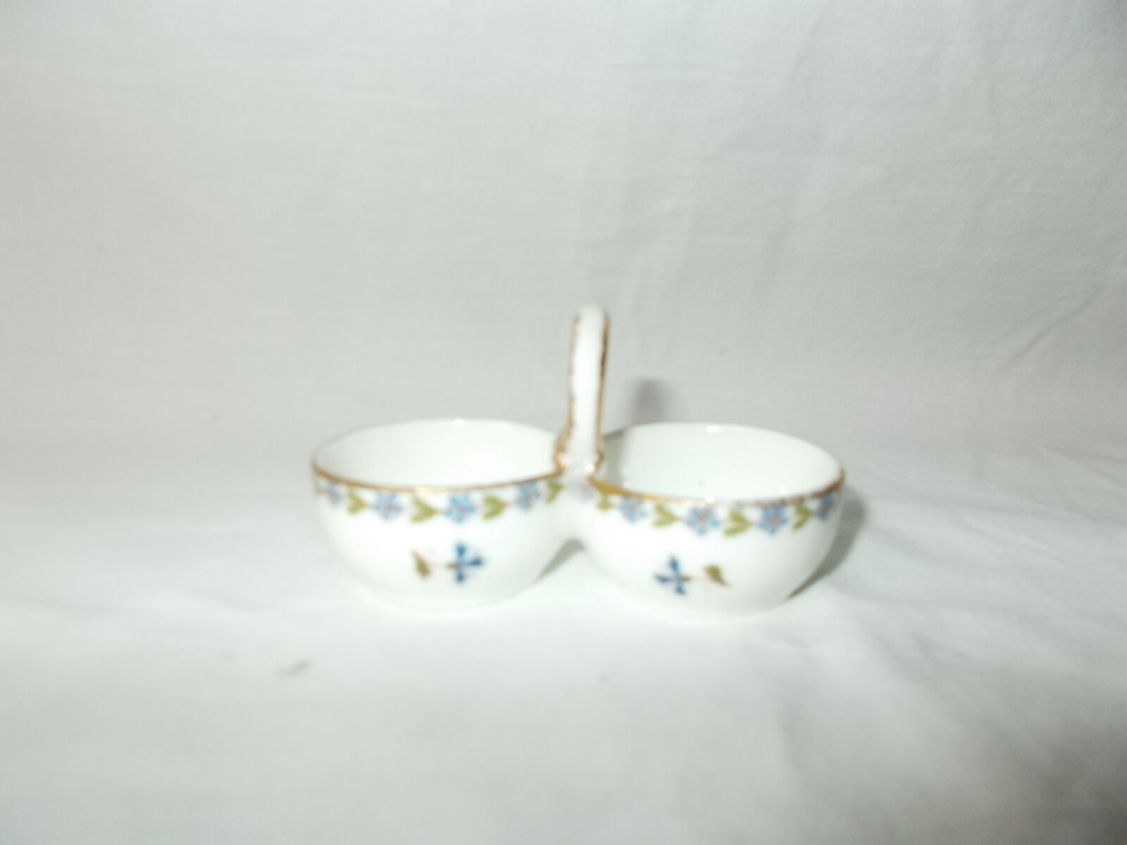 Porcelain pepper shaker