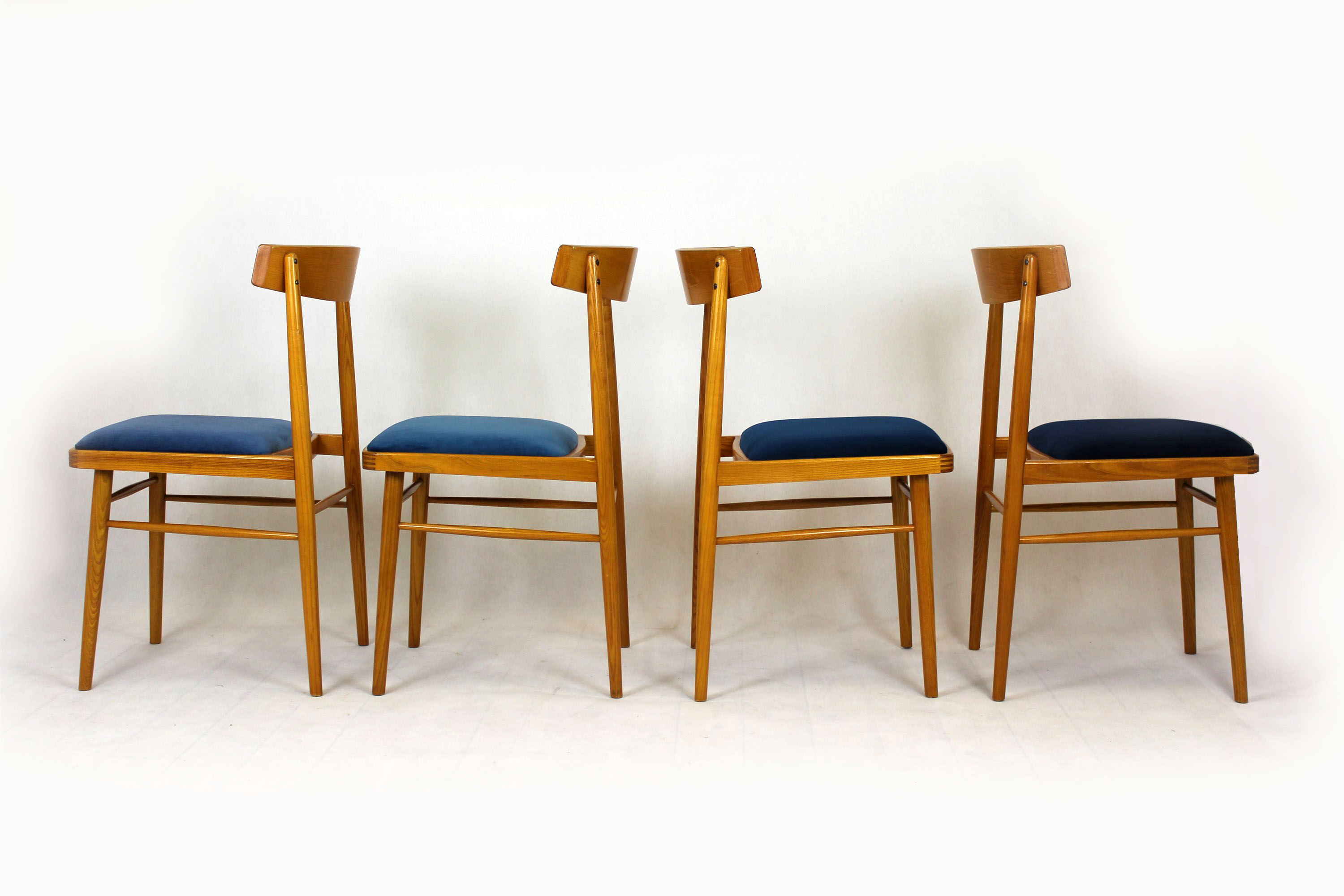Chaises à manger par Ton, années 1960