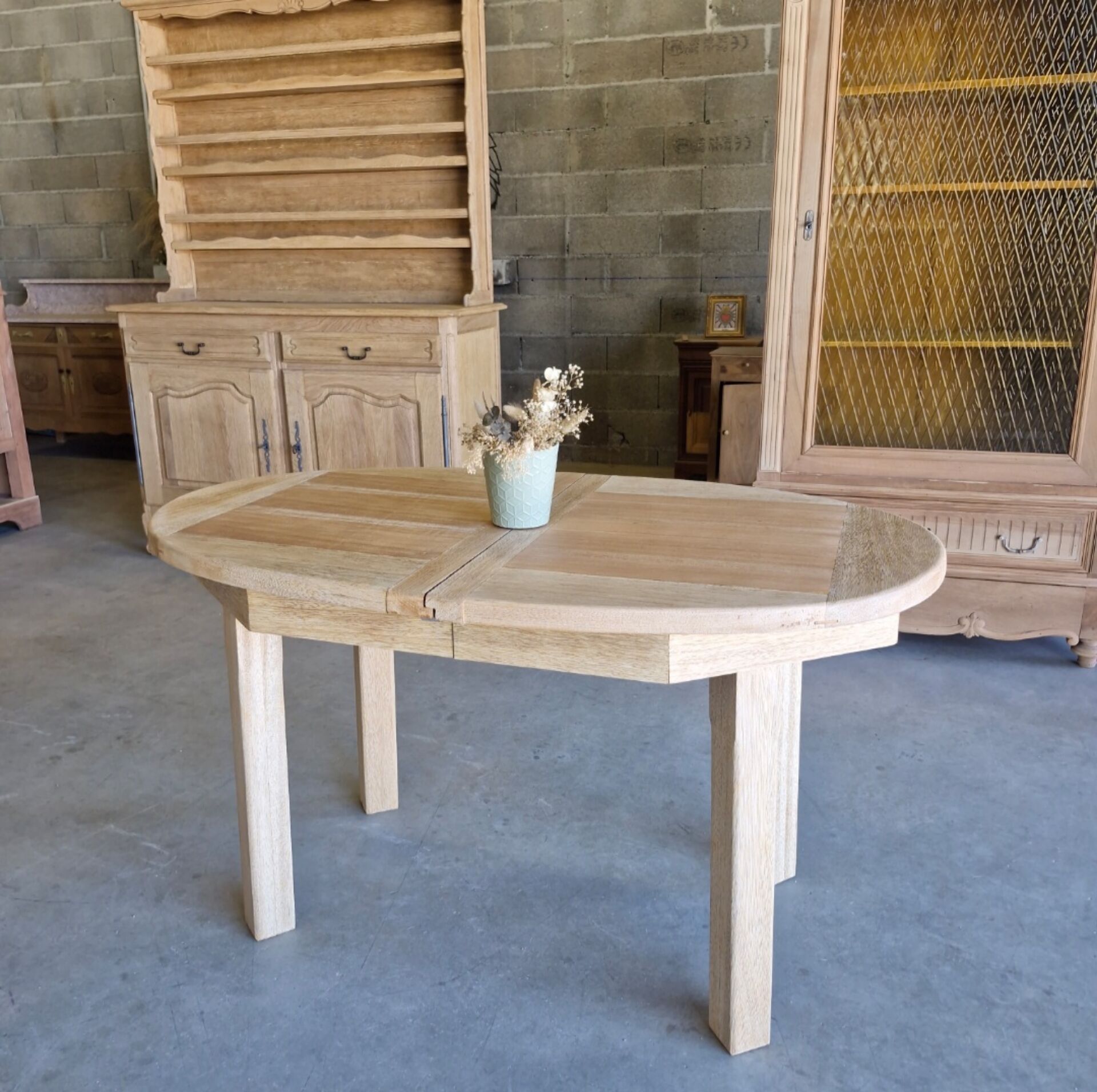 Oval wooden table – 2 extensions – sandblasted & varnished