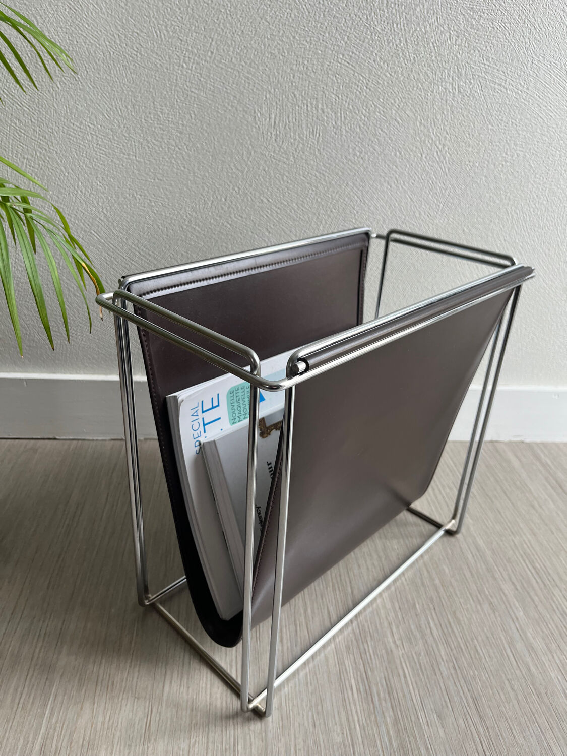 Vintage magazine rack Gérard Rignault published by Group S.A.