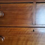 Commode ancienne en bois massif, artisanale