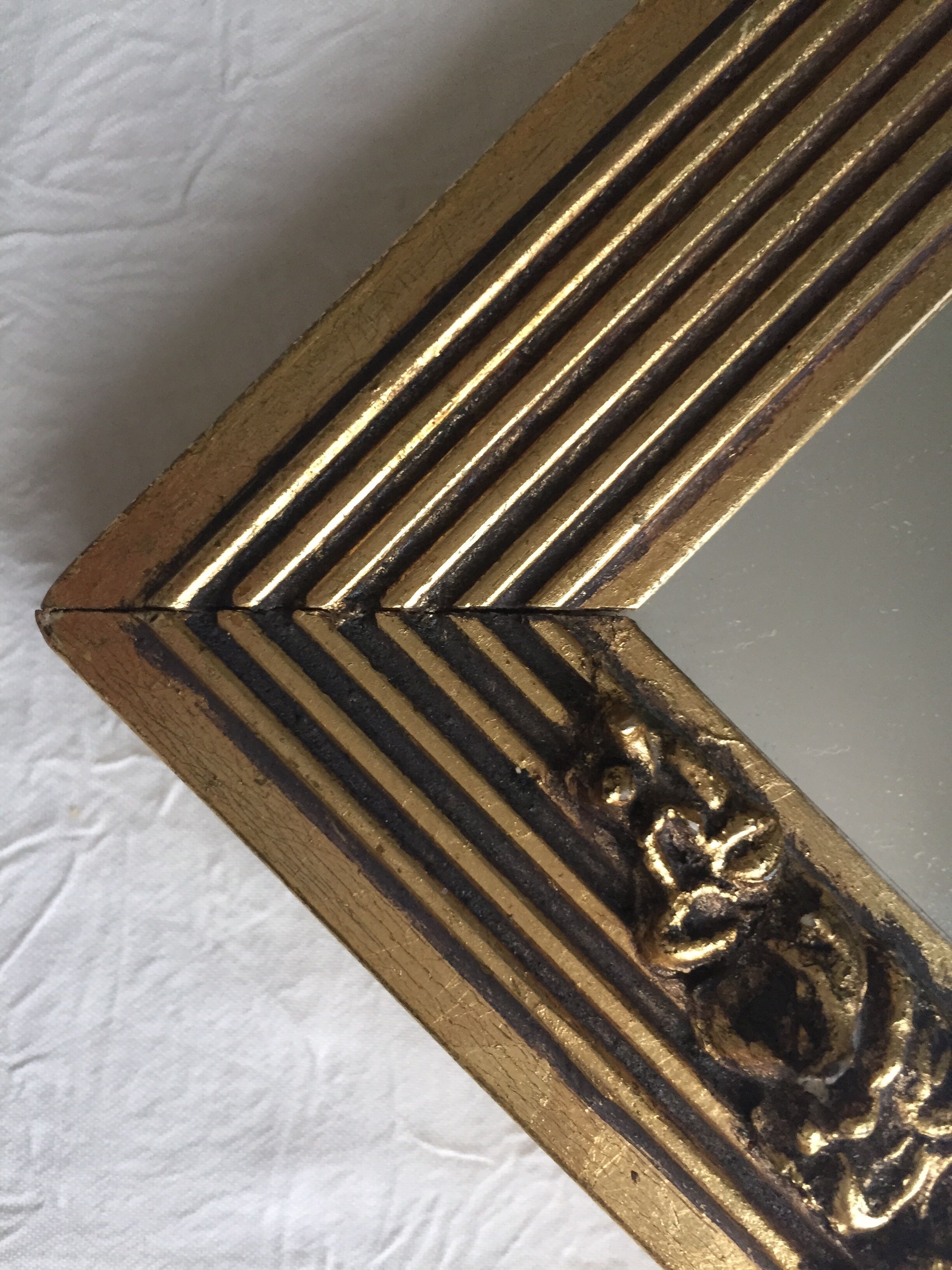 Small gilded wooden mirror 20x32cm