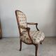 Fauteuil cabriolet de style Louis XVI garniture tapisserie fleurie