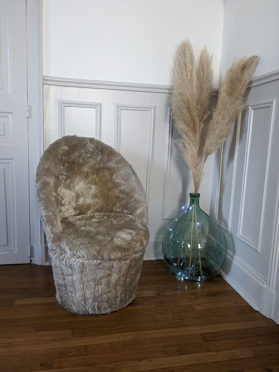 Beige moumoute armchair