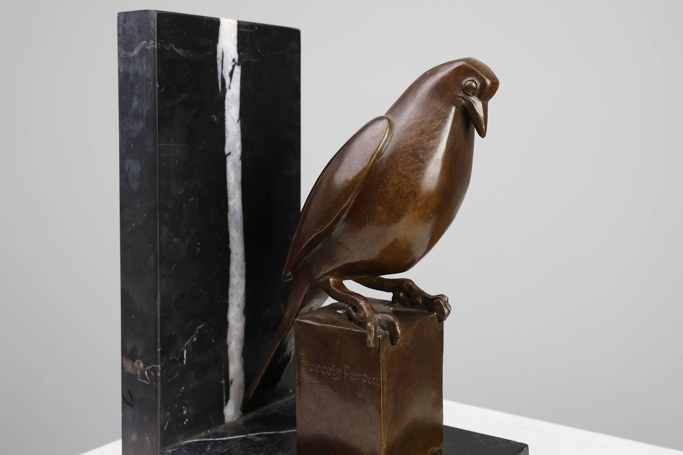 Faucon crécerelle en bronze par François Pompon, France vers 1930