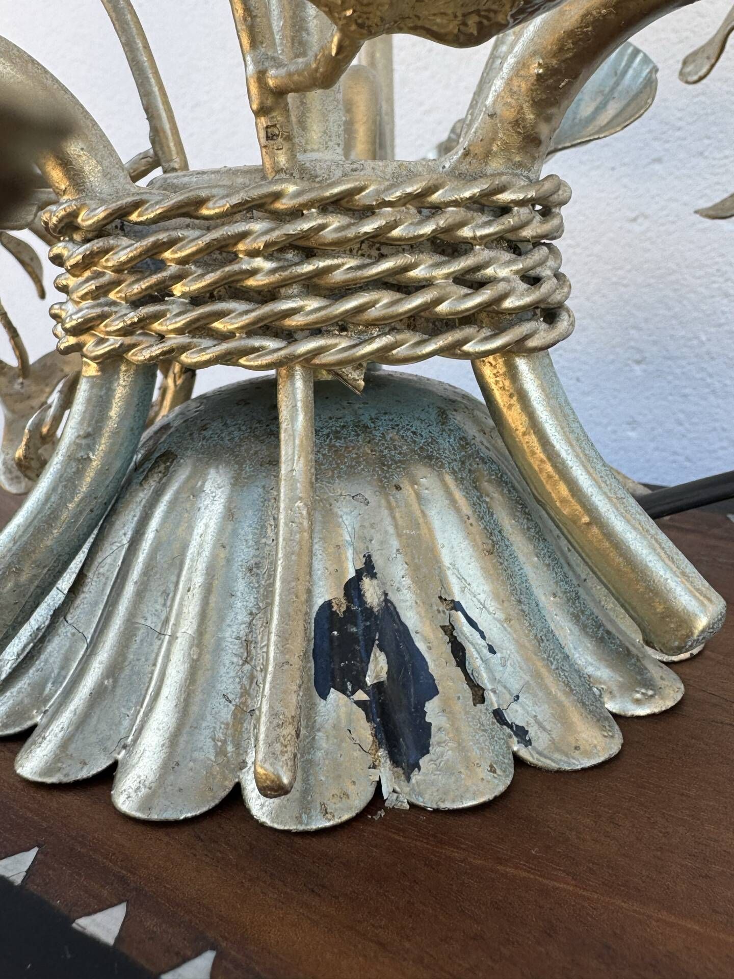 Florentine lamp with foliage from the 1970s.