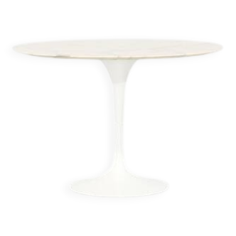 Tulip dining table in marble by Eero Saarinen for Knoll International.
