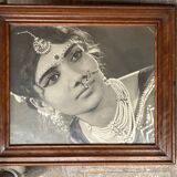 Woman with an enigmatic gaze (India 70s/80s)