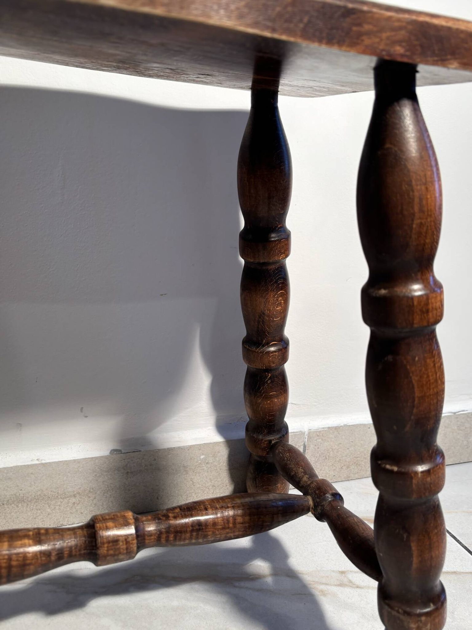 Vintage low stool in solid wood with turned legs – 1950