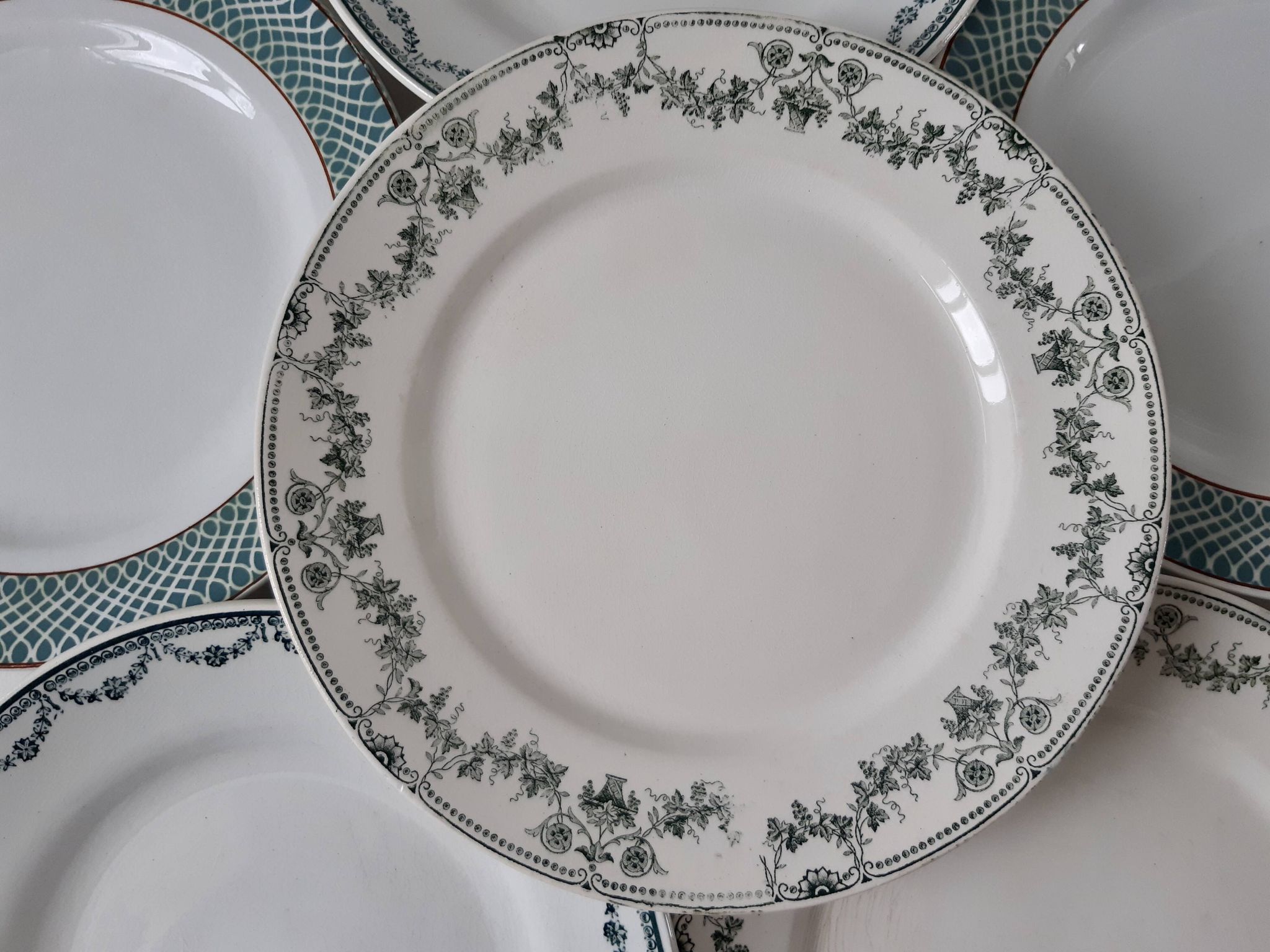 Set of 6 flat plates mismatched Badonviller and Saint Amand