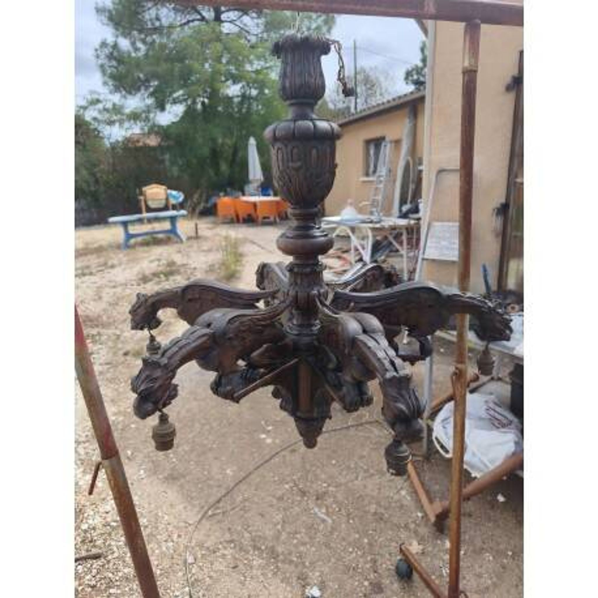 Lustre en chêne de style néo-gothique
