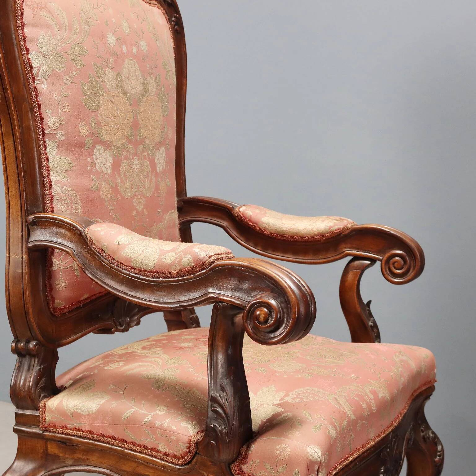 Paire de fauteuils Louis-Philippe en noyer
