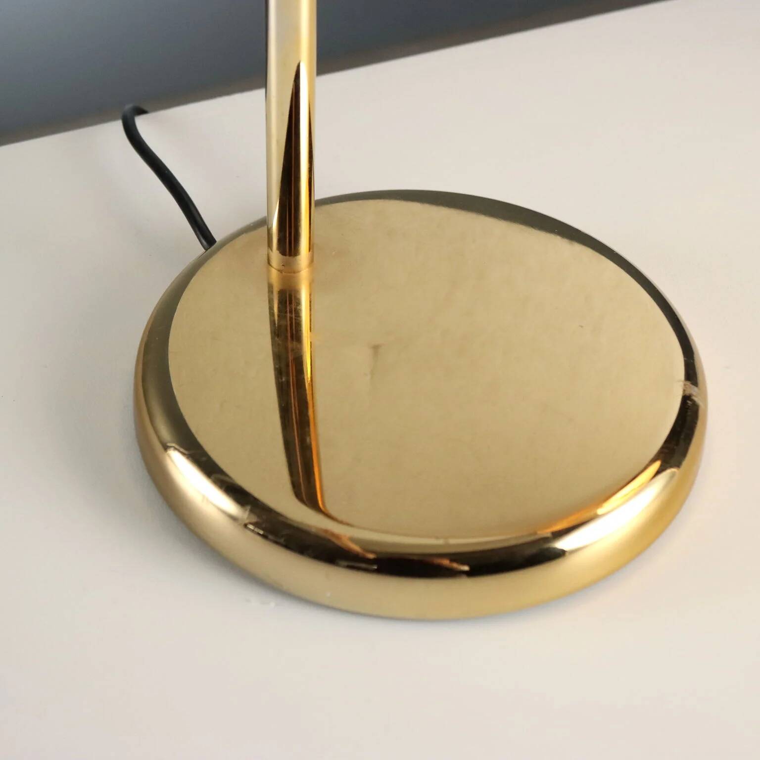 Vintage table lamp in metal and fabric, Italian design, 1980s.