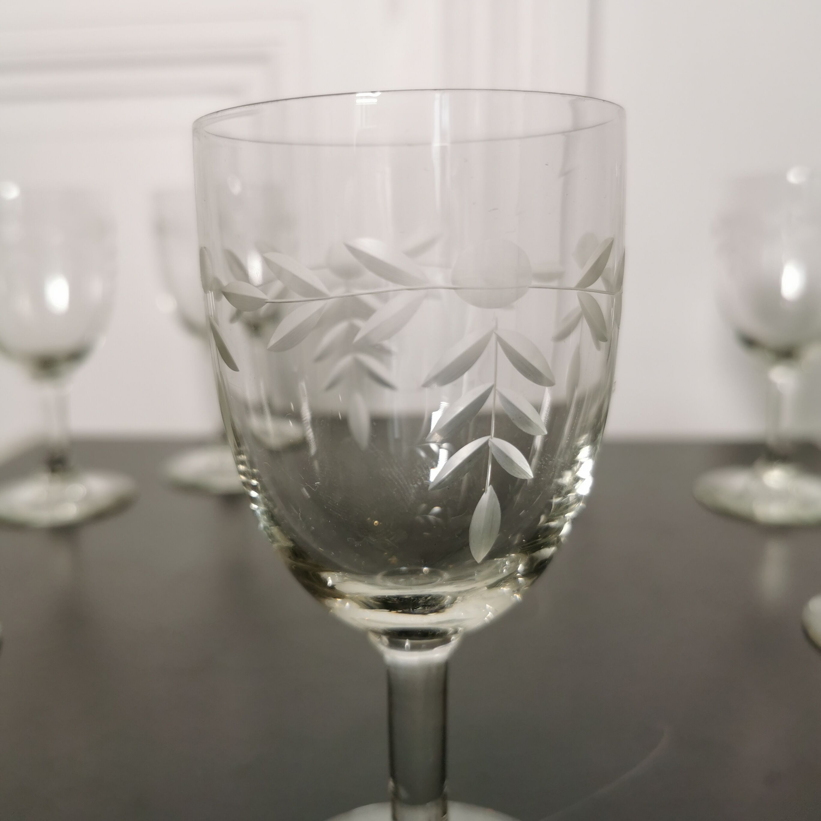 Set of 6 engraved crystal glasses
