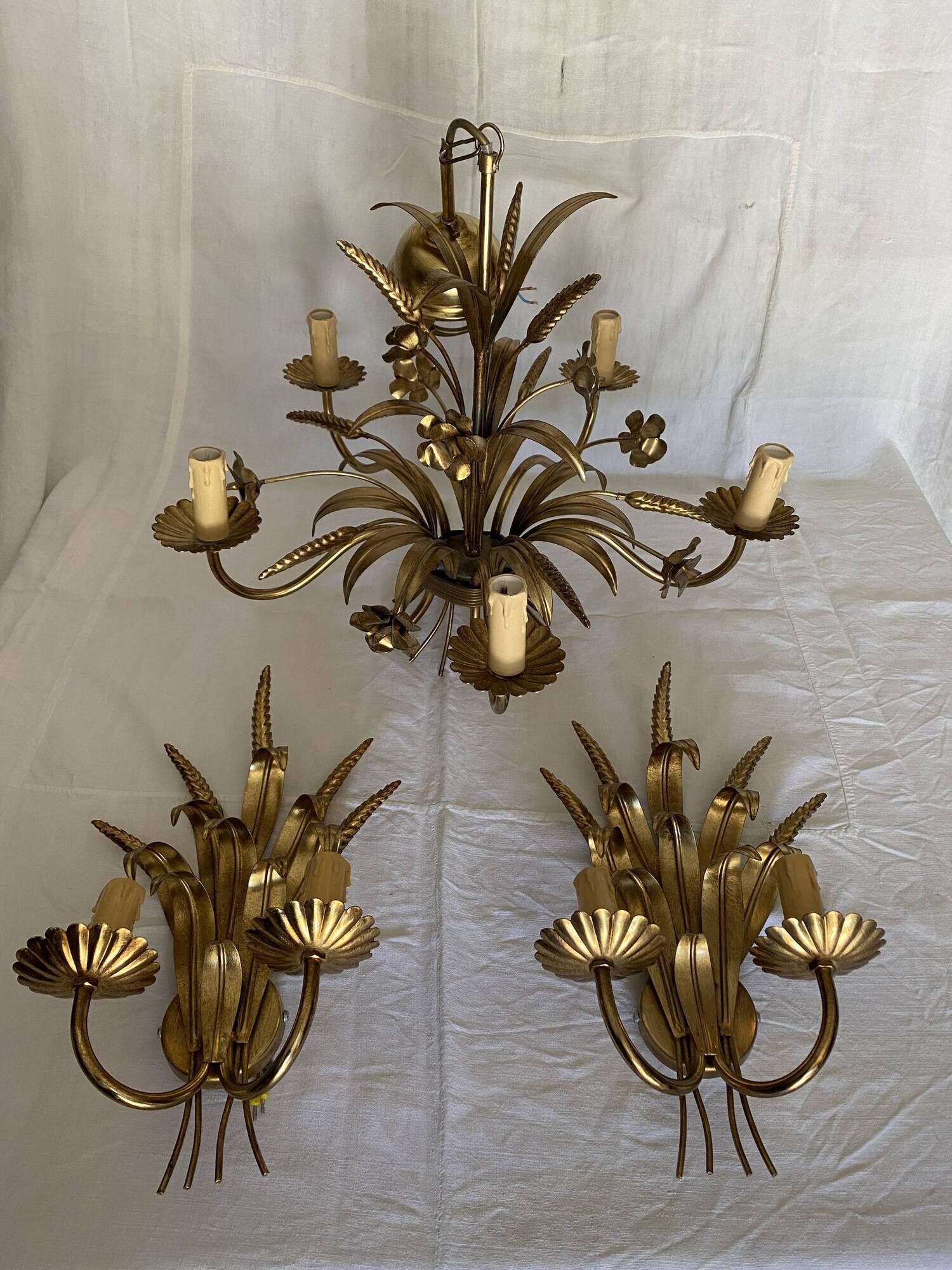 Hans Kögl-style 6-arm chandelier in gilded metal, 1970s, with two wall lights