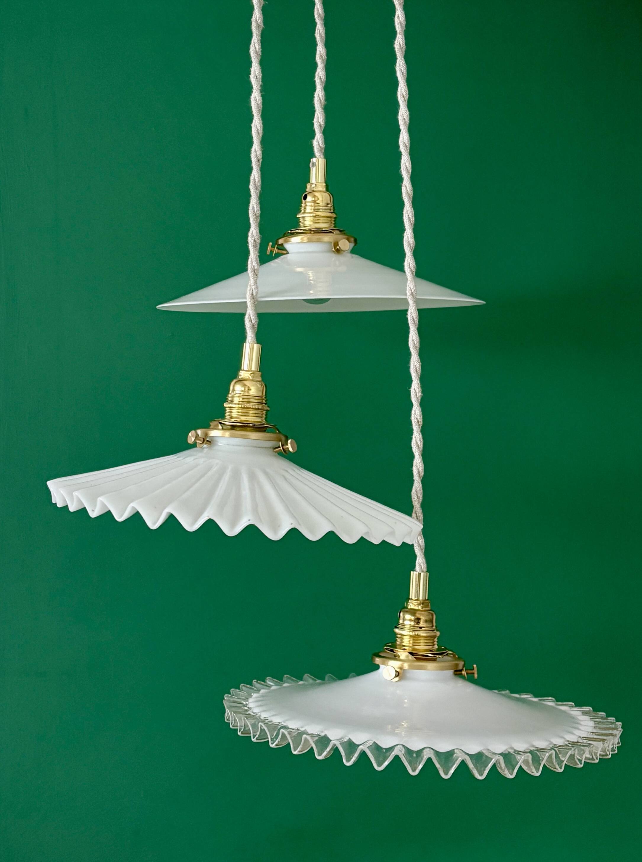 Vintage triple suspension lampshade in white opaline.