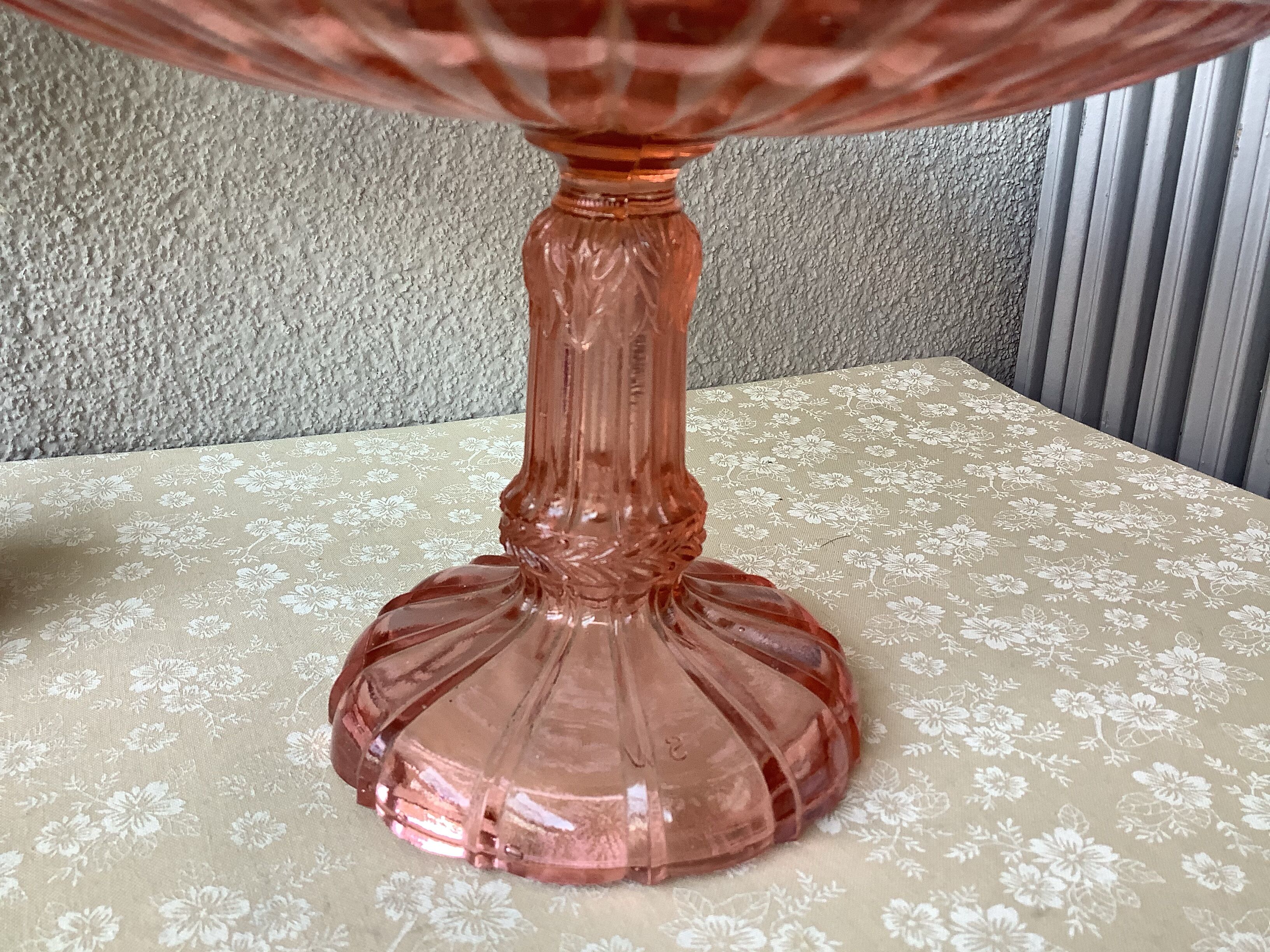 Compotier en verre moulé rose art nouveau