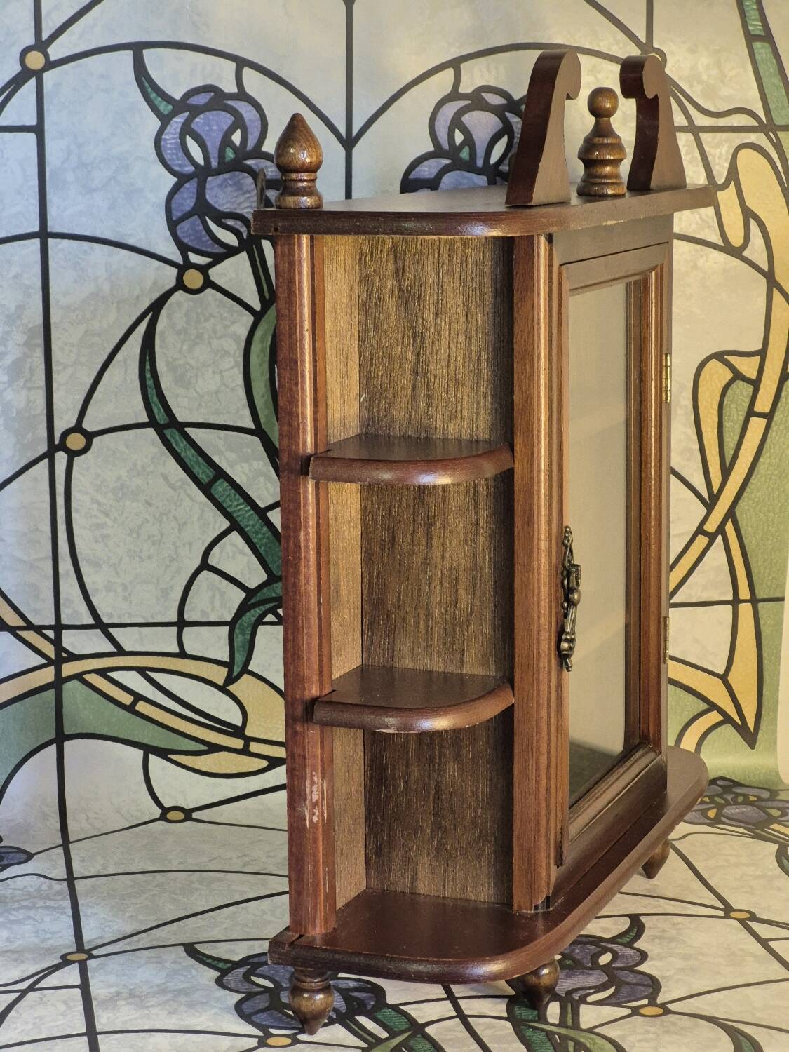 Cabinet shelf