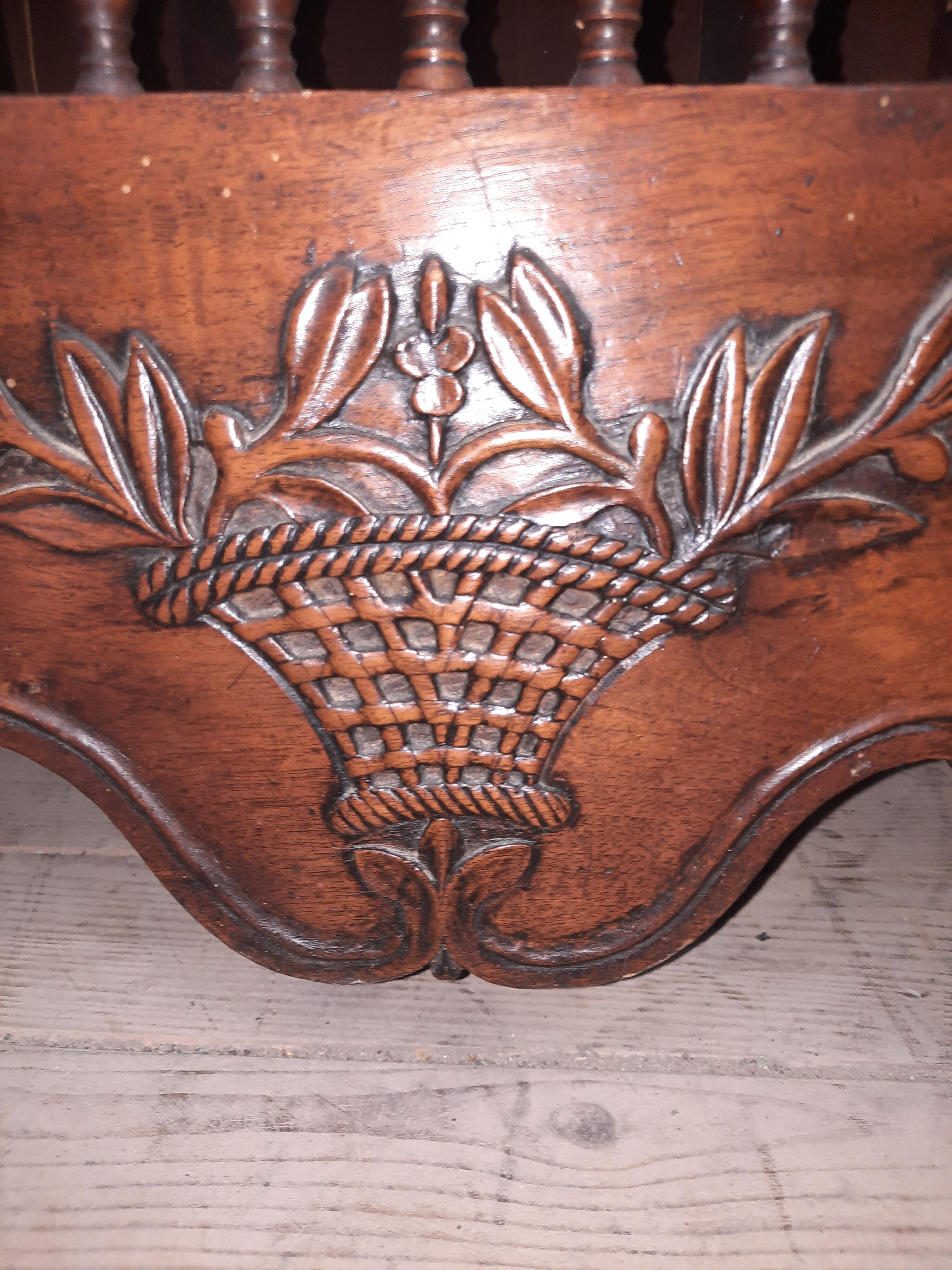 Provençal walnut pannier