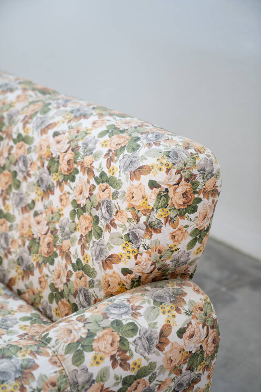 2-seater sofa, floral fabric, wooden structure, plastic and wooden legs, 1970