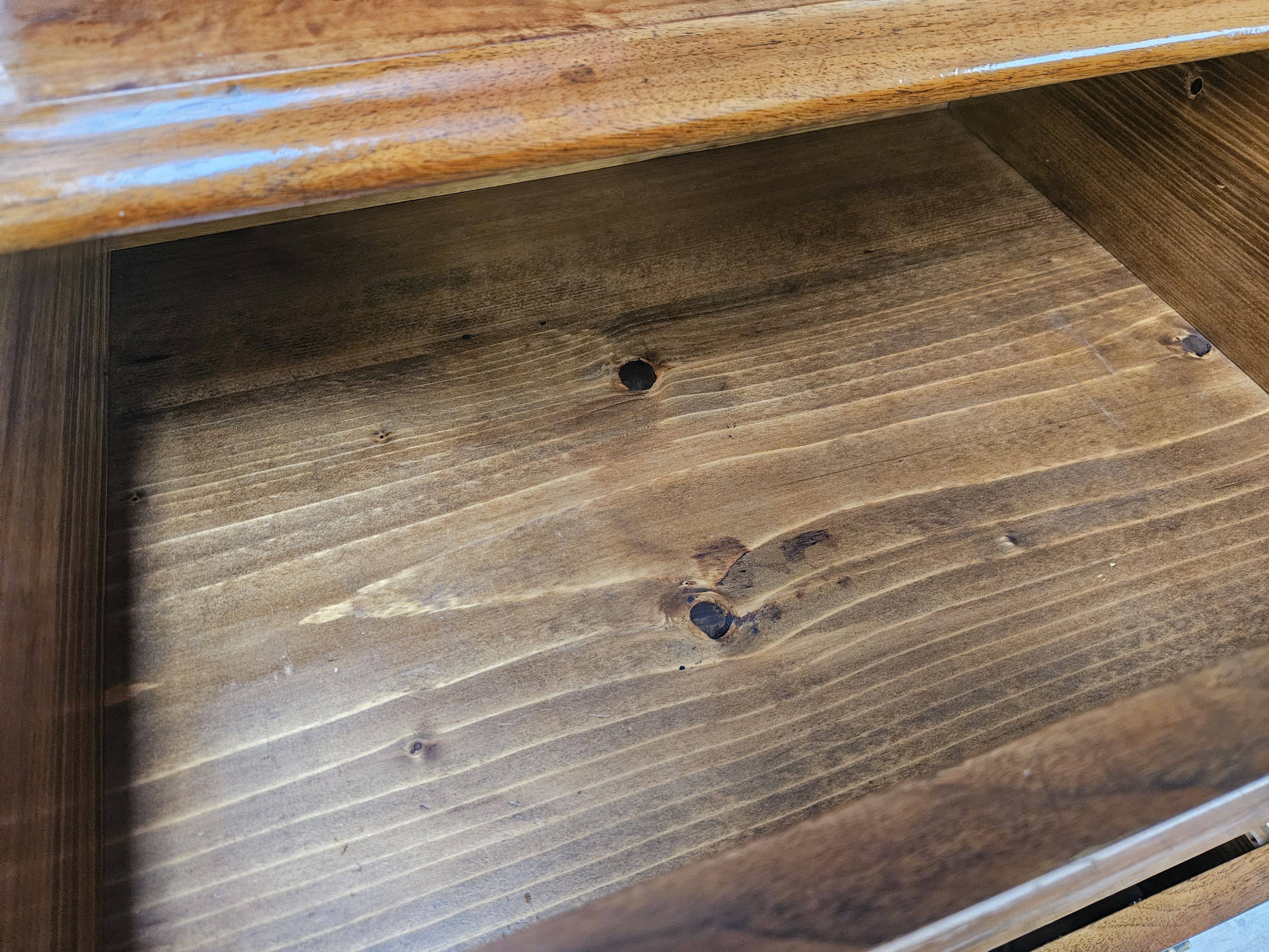 Art Decò display cabinet in walnut burl