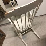 White lay-lad rocking-chair