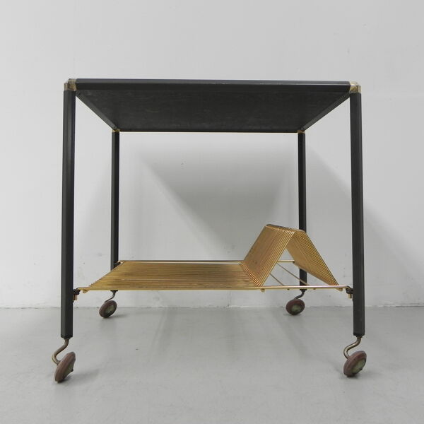 Table basse vintage sur roulettes avec porte-bagages