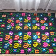 Kilim de laine florale, fond noir avec des fleurs colorées, réversible, Roumanie tissée à la main 235 x 160 cm