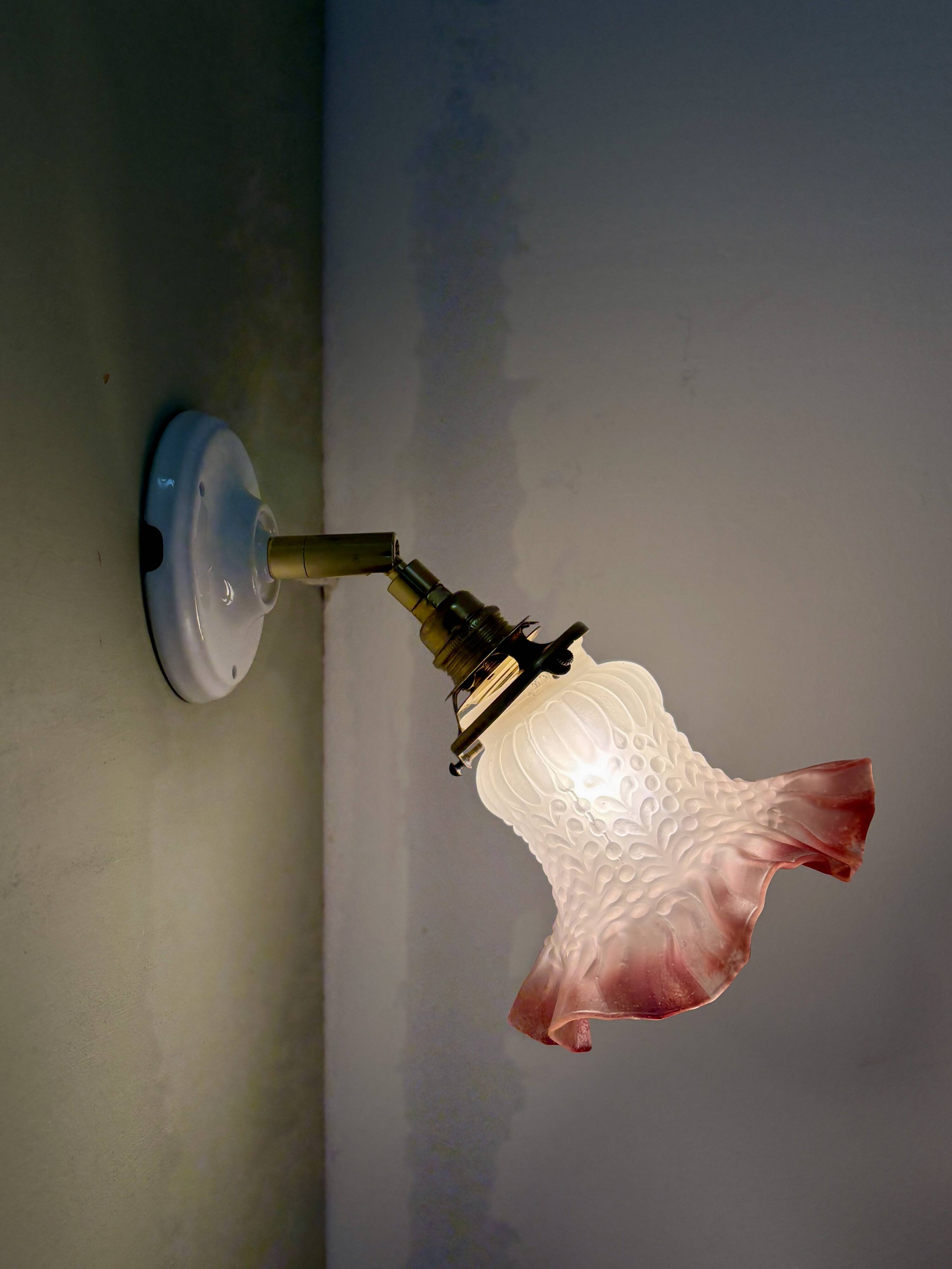 Vintage tulip wall lamp in white and pink frosted glass