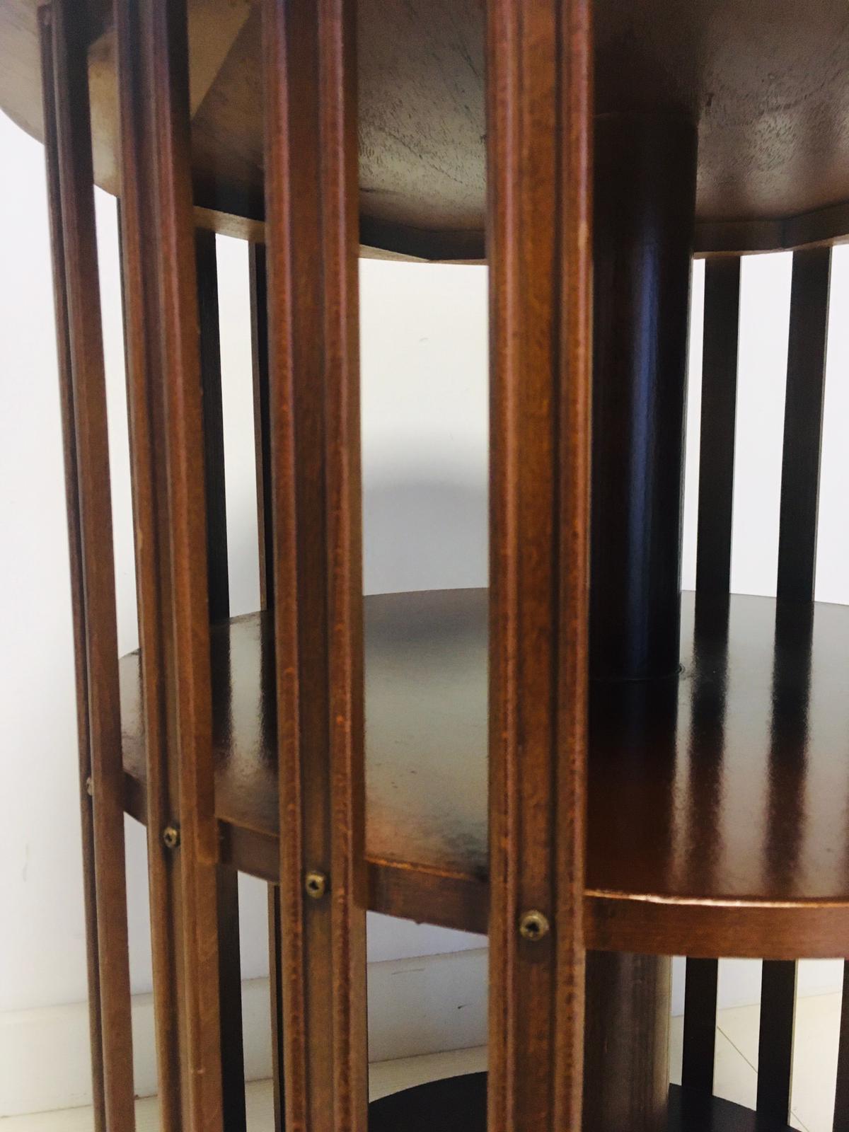 Round Library