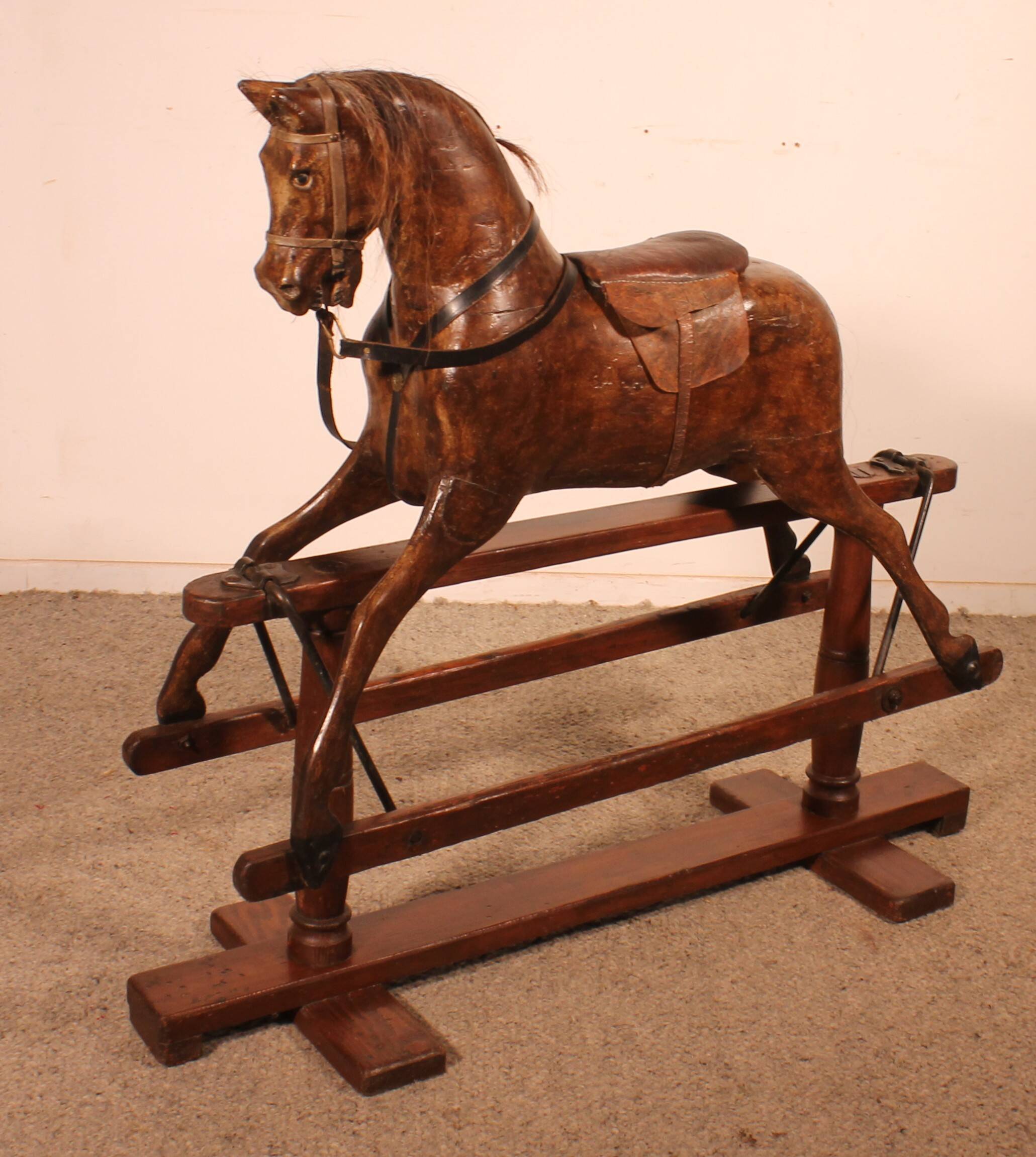 Balançoire Cheval En Bois Avec Grille – 130x40x35 Cm, Corde 130 Cm, 2 Anneaux, Robuste