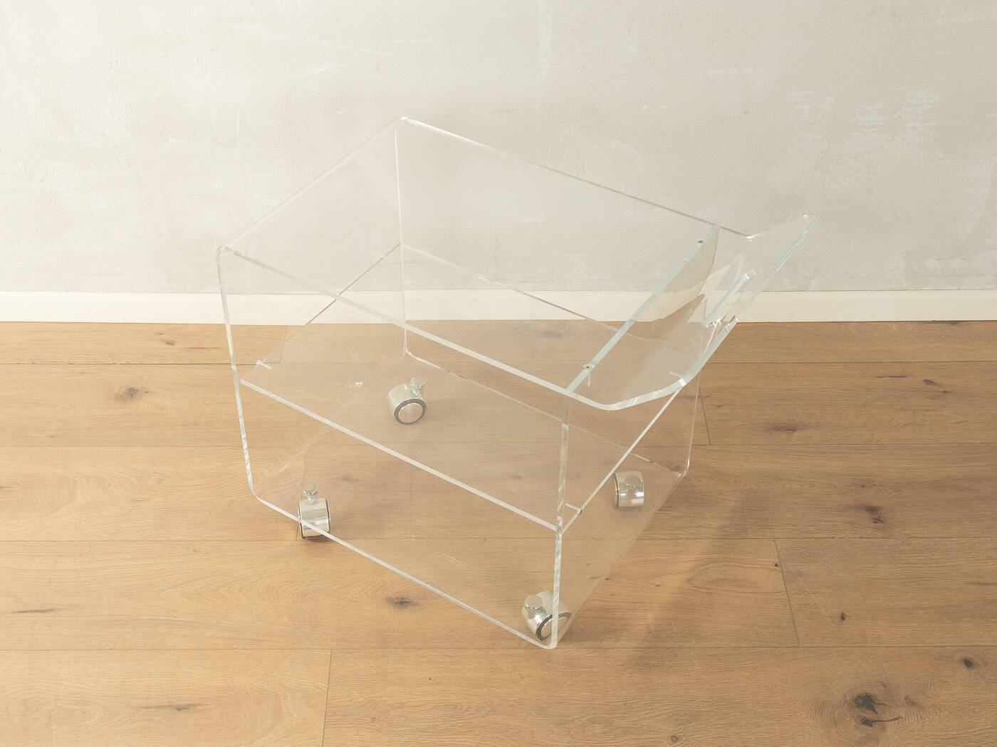 Wonderful side table from the 1960s, high-quality frame and shelf made of transparent acrylic with chrome-plated castors