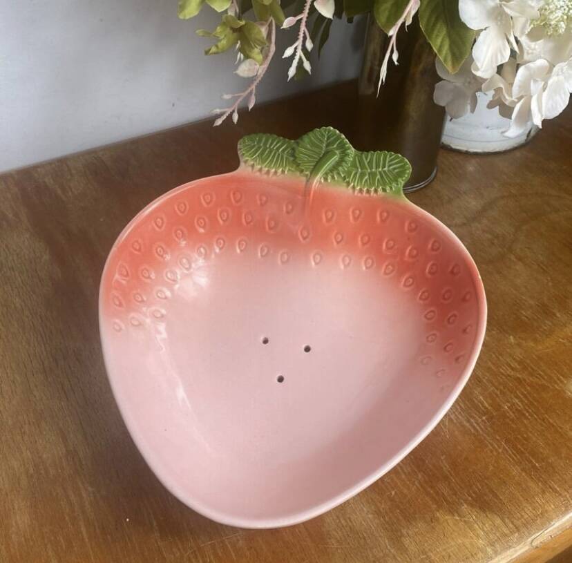Strawberry-shaped earthenware salad bowl