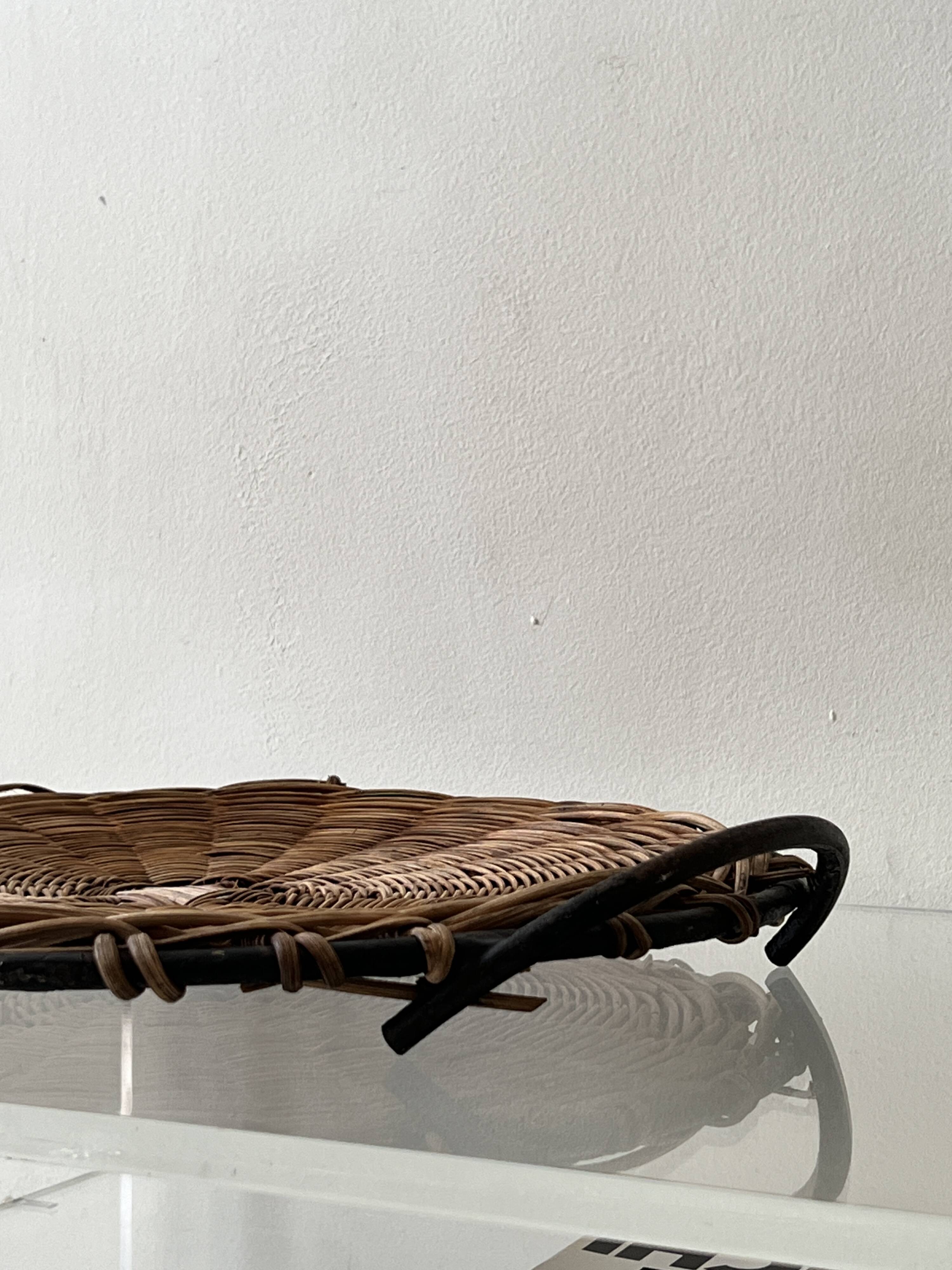 Metal and rattan tray/basket