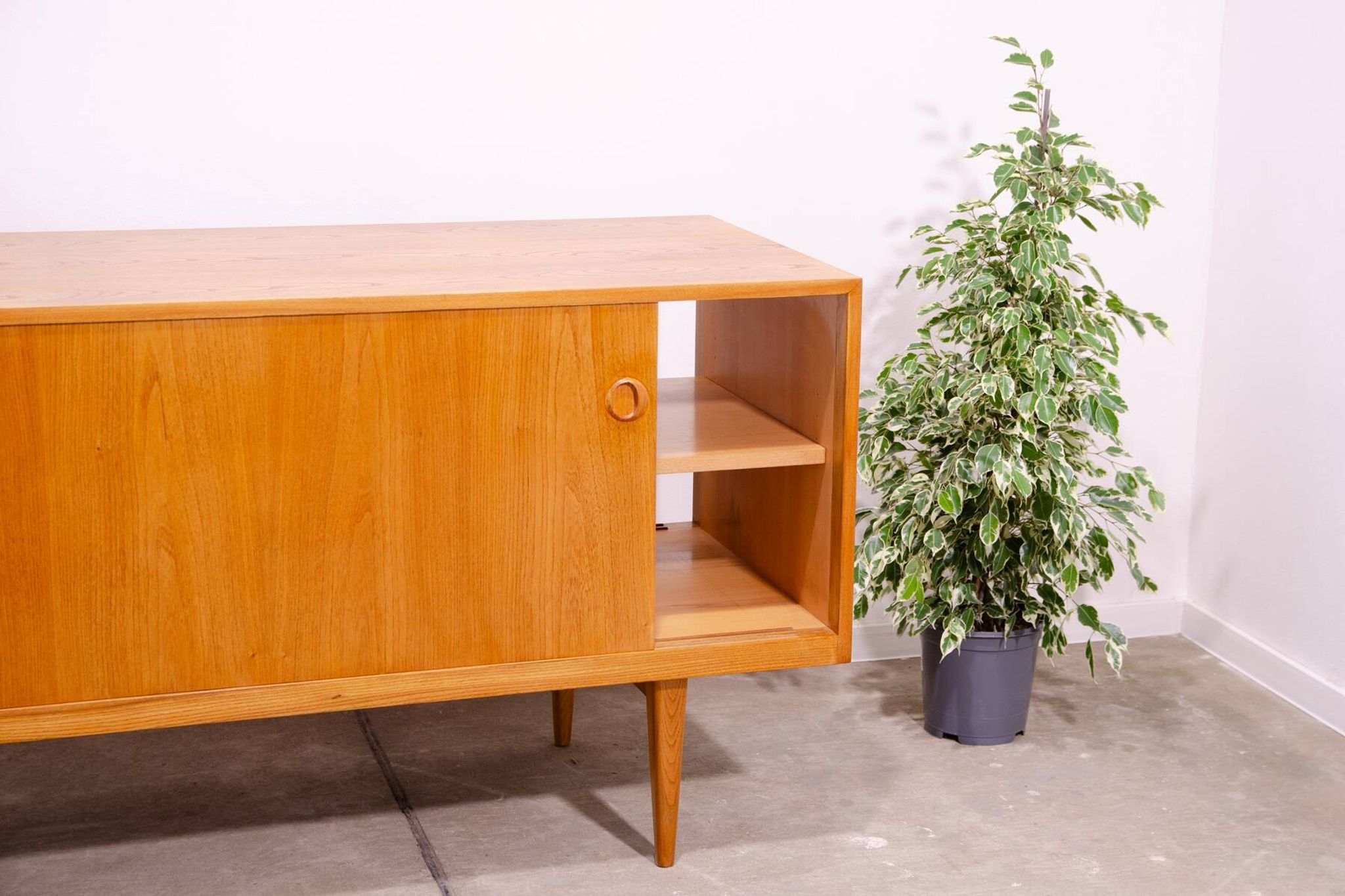Buffet long de style scandinave double face entièrement restauré par Sedláček & Vyčítal, Tchécoslovaquie,