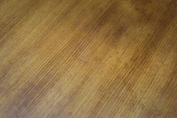 Table basse en bois de cerisier avec étagère Vintage MidCentury Modern Scandinavian