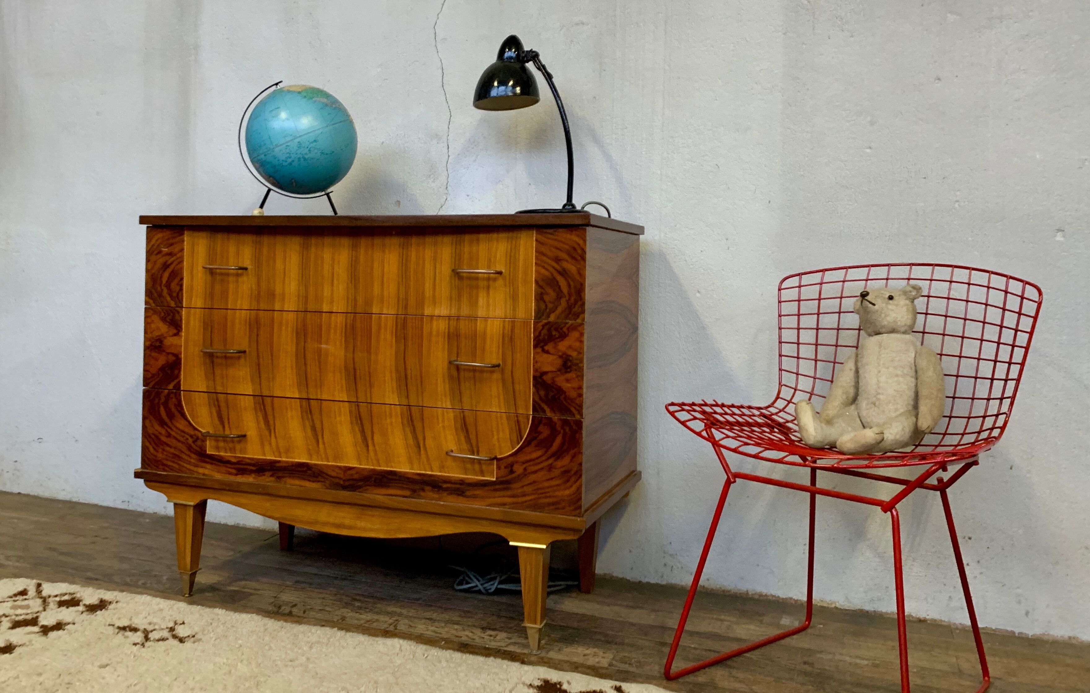 Art deco dresser has 3 drawers 1930/1940