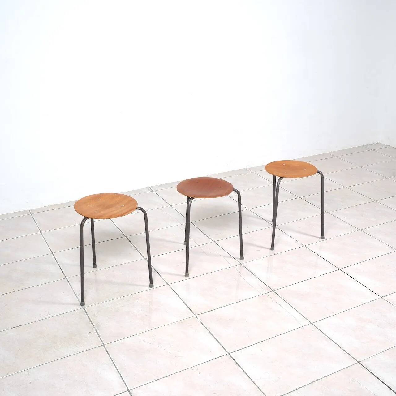 Stackable 3-legged stools in teak / metal