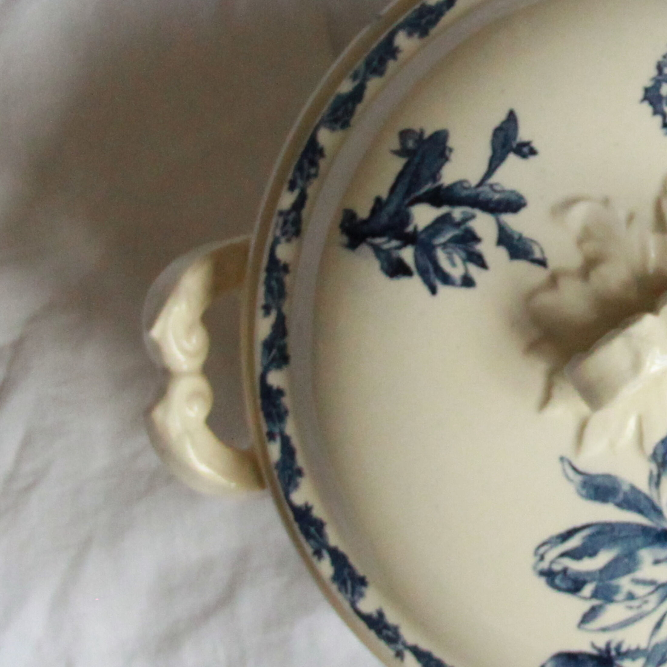 Soupière terre de fer gien cactus blue porcelain opaque old 19 th earthenware